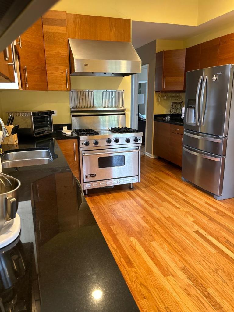 Appartamento Gorgeous North Kenwood Hyde Park Unit Chicago Esterno foto